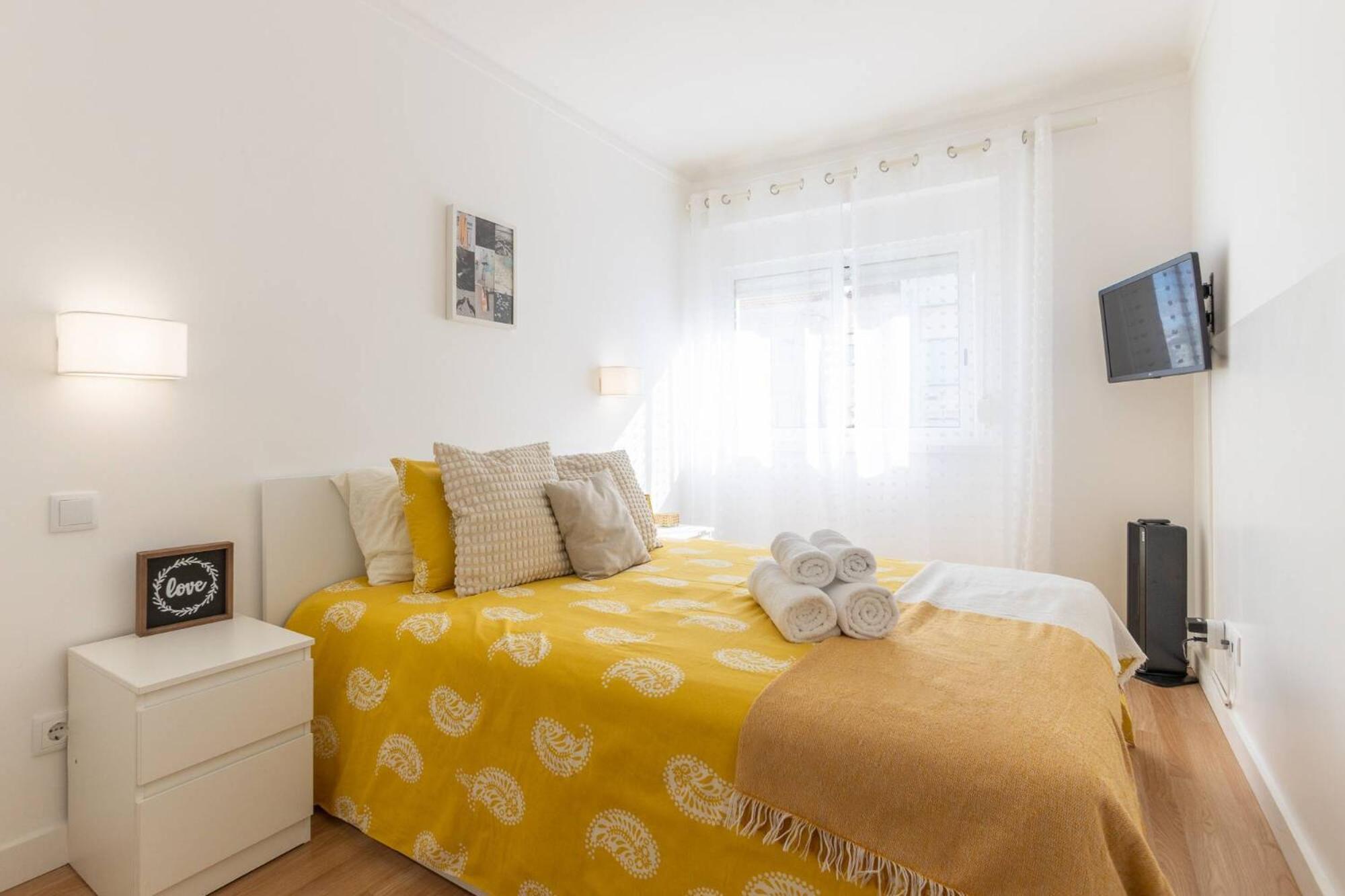 Serene 2-bedroom Flat With Garden View In Benfica Apartamento