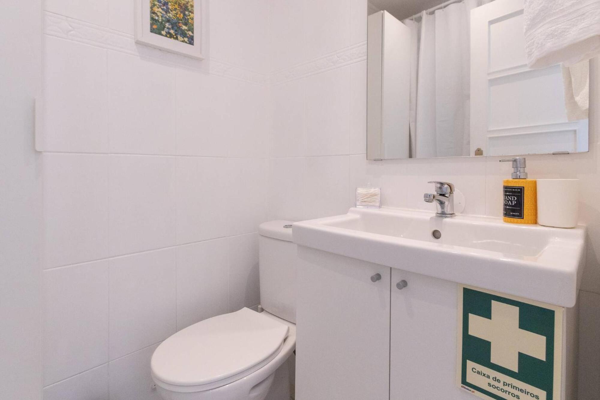 Serene 2-bedroom Flat With Garden View In Benfica Apartment